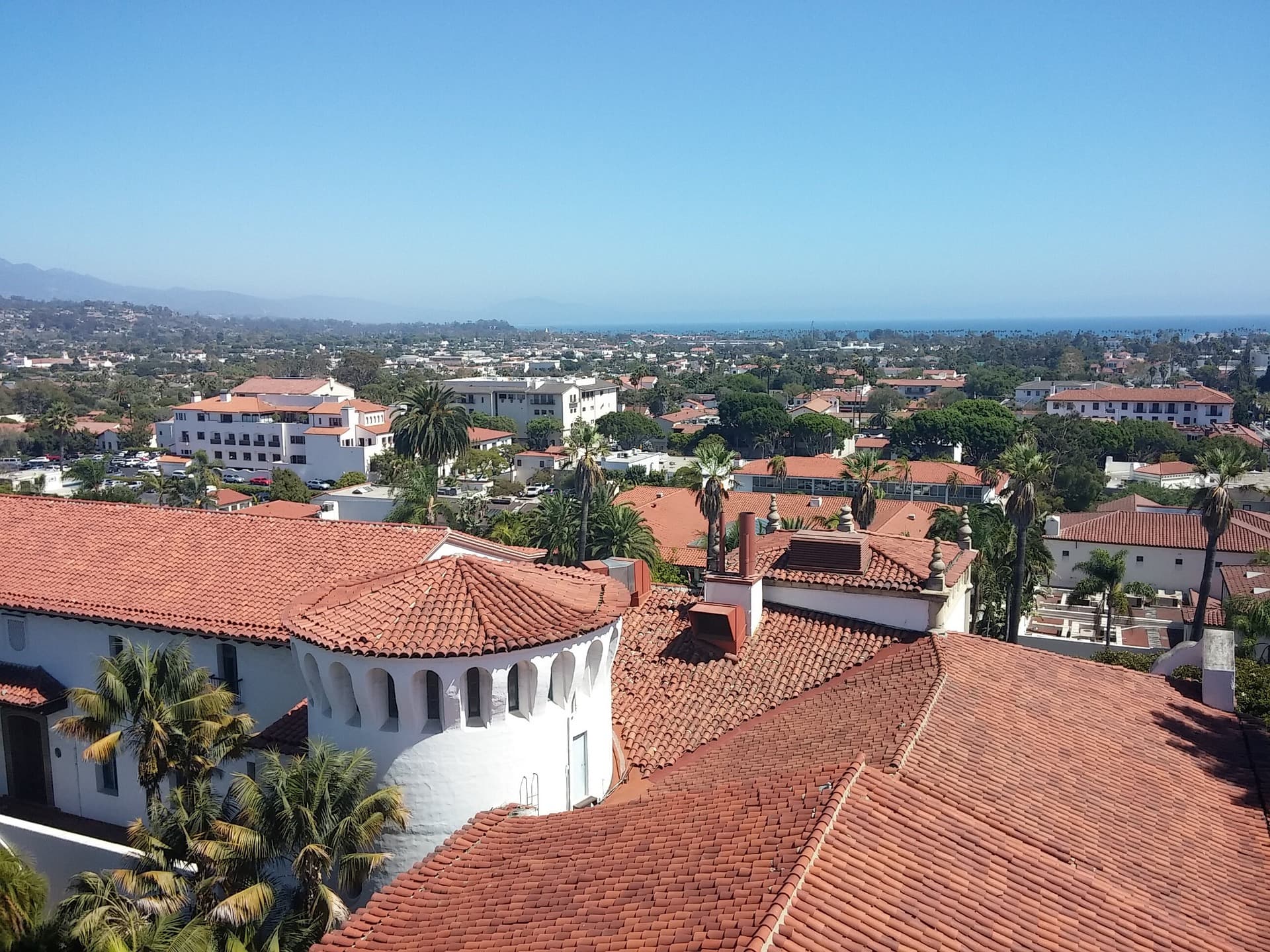 산타바바라 입항 (07:00) 및 관광